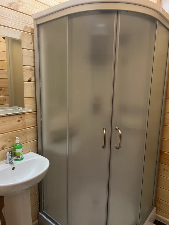 Барн хаус с видом на речку и бассейном