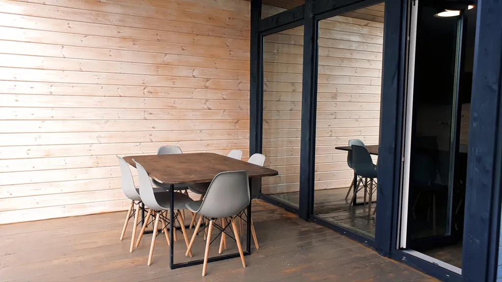 Барнхаус с чаном и баней у реки в Красном Ключе