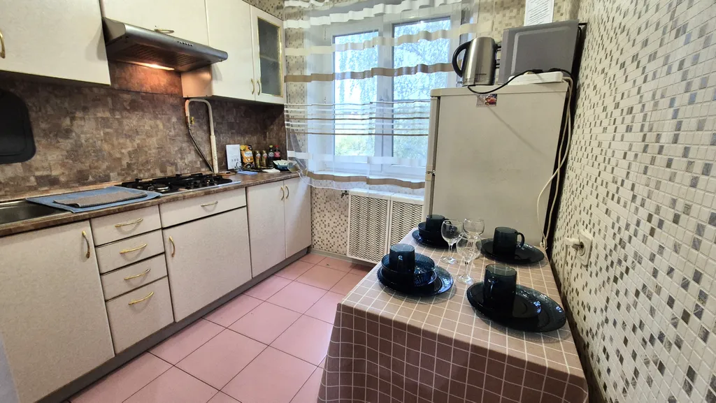 Двухкомнатная хорошая квартира в центре города