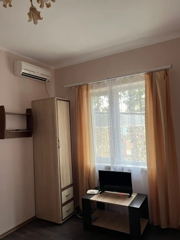 Дом с 2 комнатами и личным большим двором