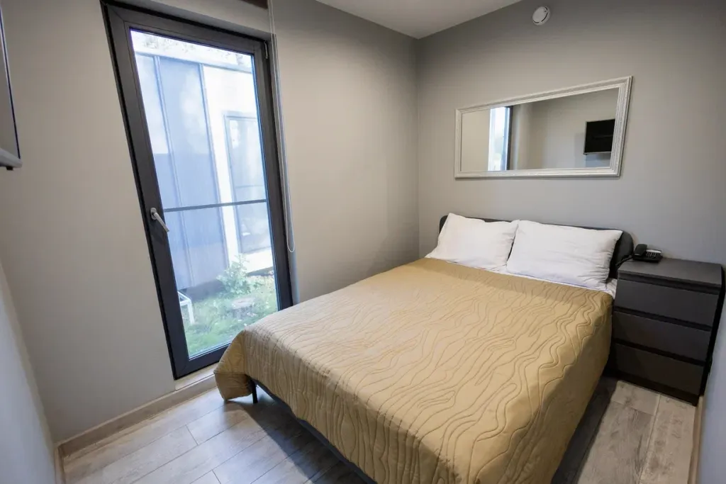 Гостевой дом в глэмпинге на берегу реки