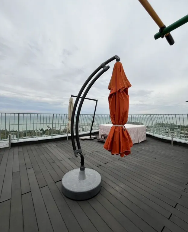 Пентхаус с видом на Морпорт в центре города