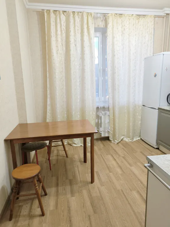 У метро комендантский проспект