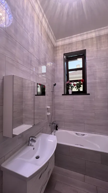 Дом "Вромса" на Хлебной - новый, брутальный, спокойный, комфортный.