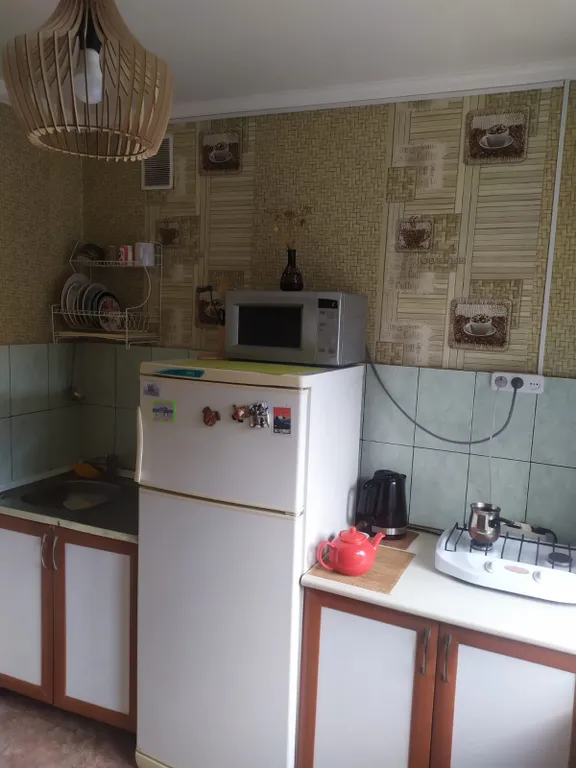 Панорамный вид из окон на горы и ущелья