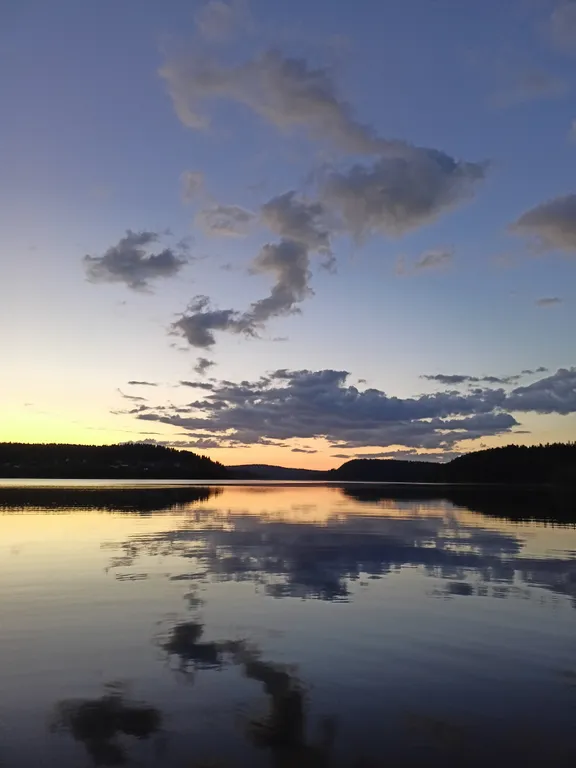 Большой дом с видом на озеро, 3 спальнями, сауной и настольным футболом