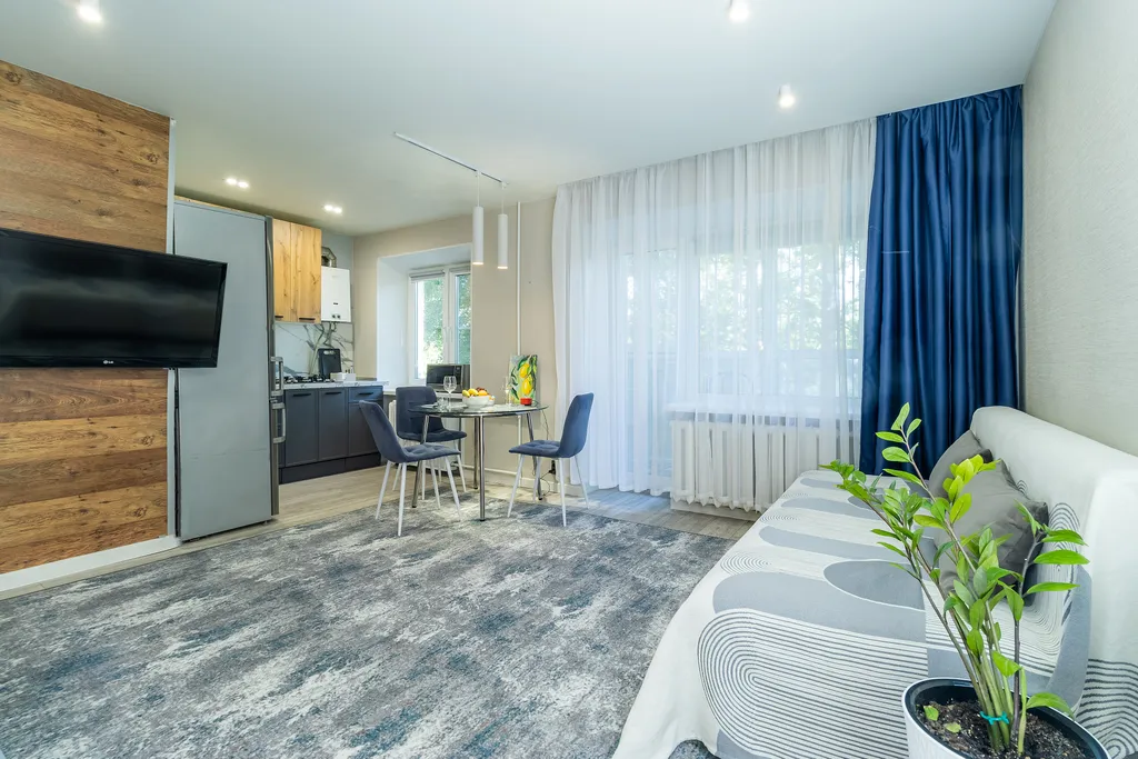 Уютная и светлая студия рядом с центром-идеально для отдыха и работы.