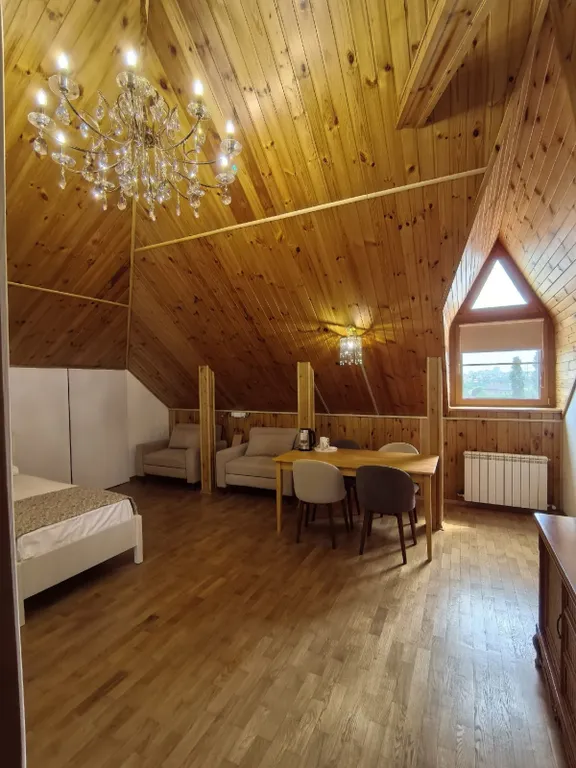 Четырехместный семейный номер с четырьмя кроватями в мансарде