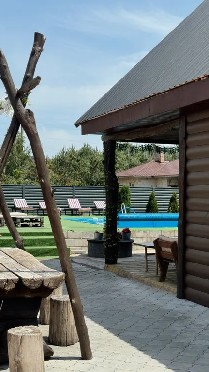 Дом с баней и бассейном