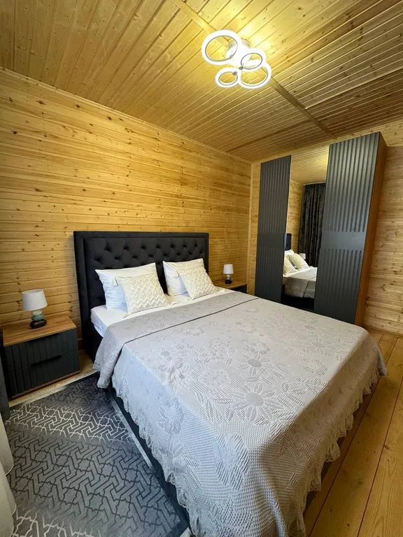 Уютный дом с детской площадкой