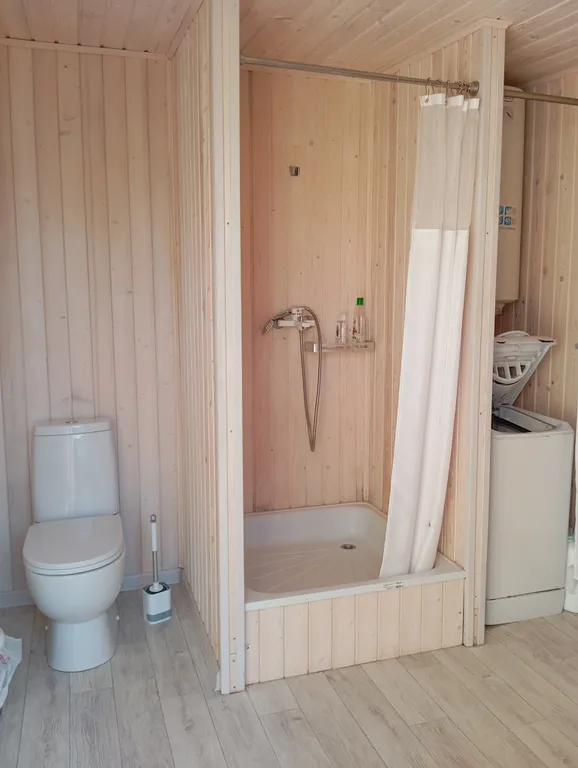 Домик с видом на затопленную колокольню