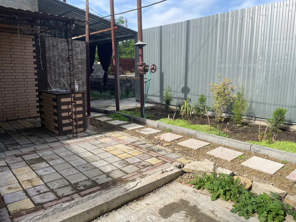 Частный дом в центре поселка