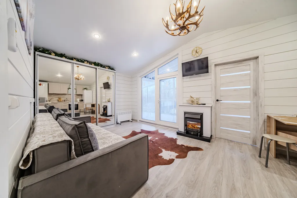 Коттедж Загородный дом с кедровой баней — Светлое