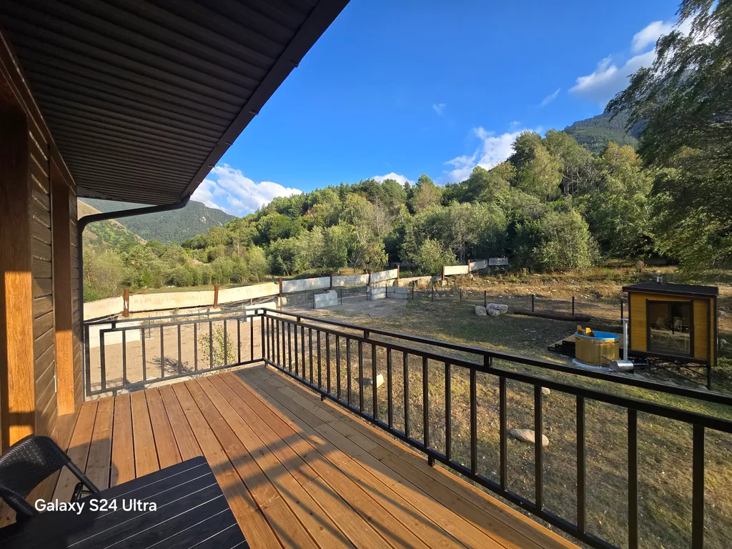 Домик с видом на горы