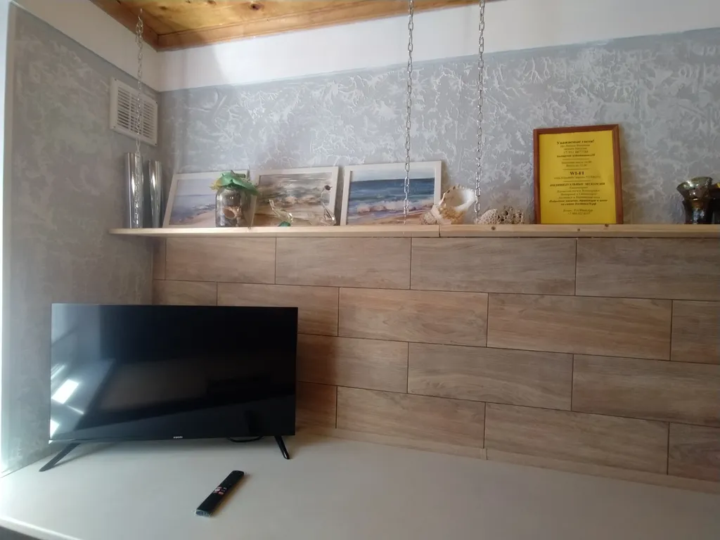 Дом через сосновый лес у Балтийского моря