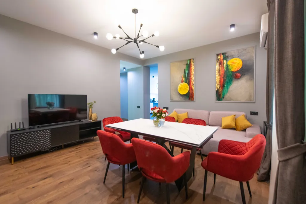 Central apartment with a swimming pool