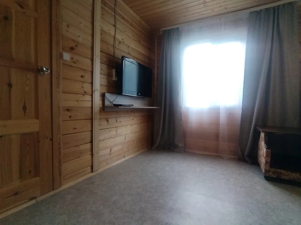 Уютный дом у озера