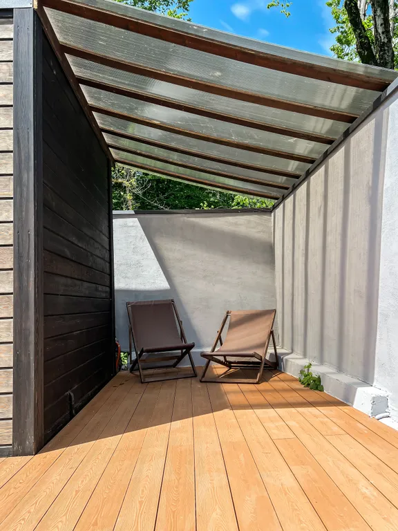 Новый современный дом с теплым бассейном и сауной