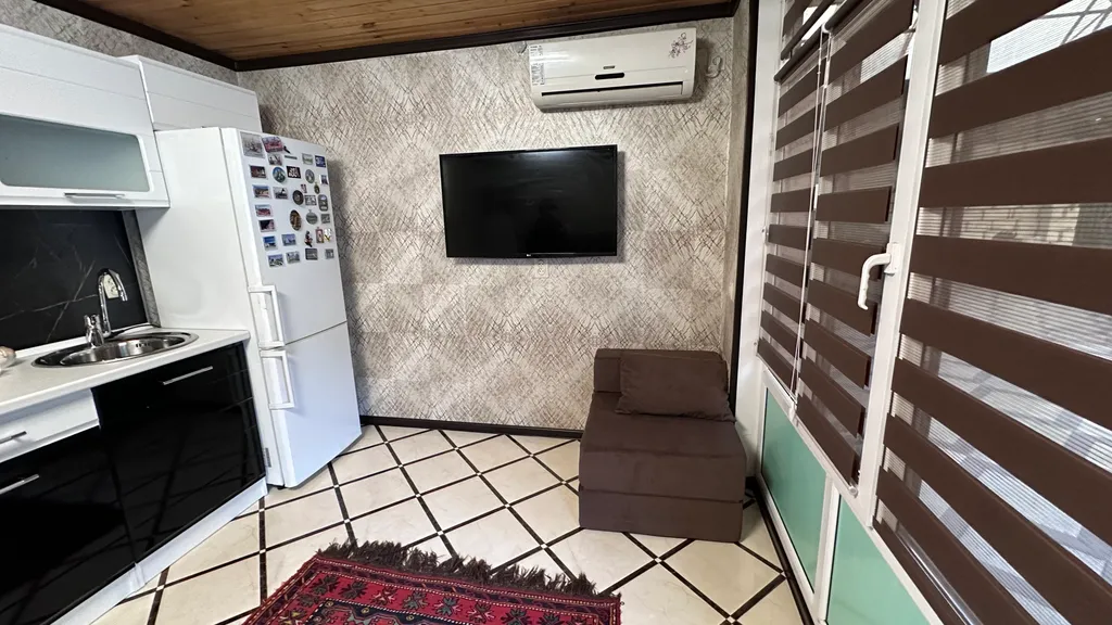 Уютная комнатка во дворе частного дома