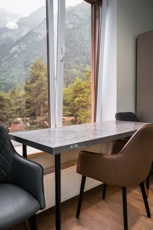 Тепло камина и холод вершин — квартира в ЖК Горная Сказка