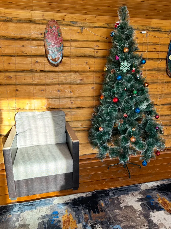 Отдельный уютный бревенчатый дом с баней в Абзаково