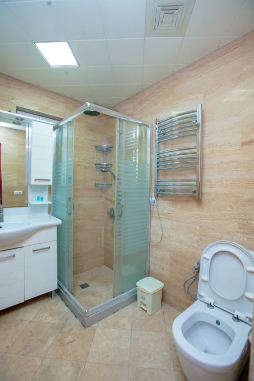 Большие семейные апартаменты Hatefi 4+1 в историческом центре Баку