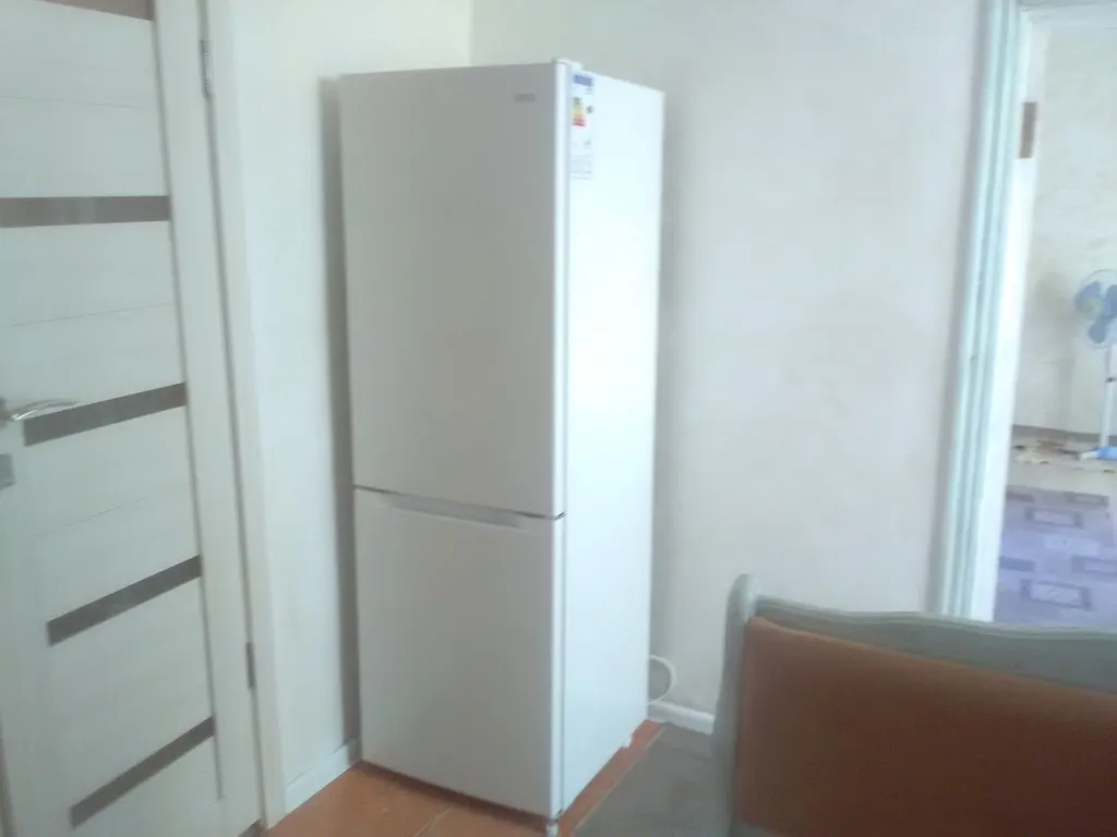 Первый этаж дома с отдельным входом и небольшим двориком