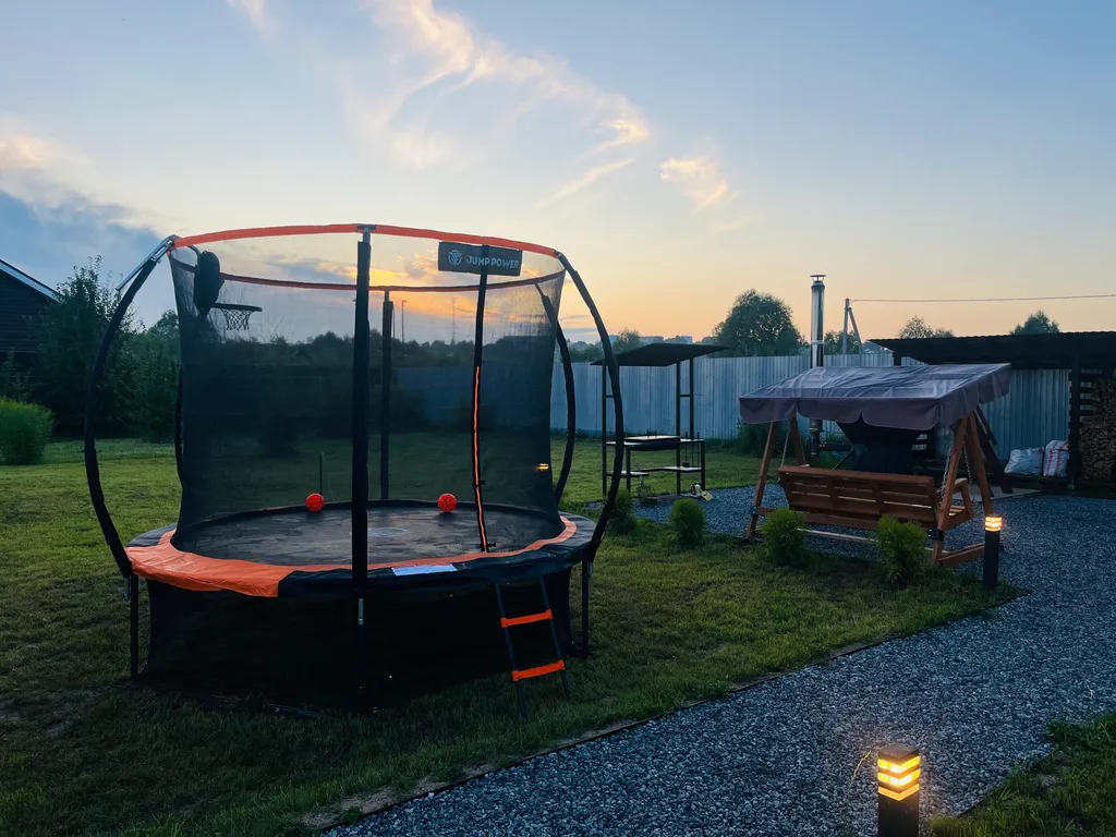 Уютный домик в тихом месте у реки