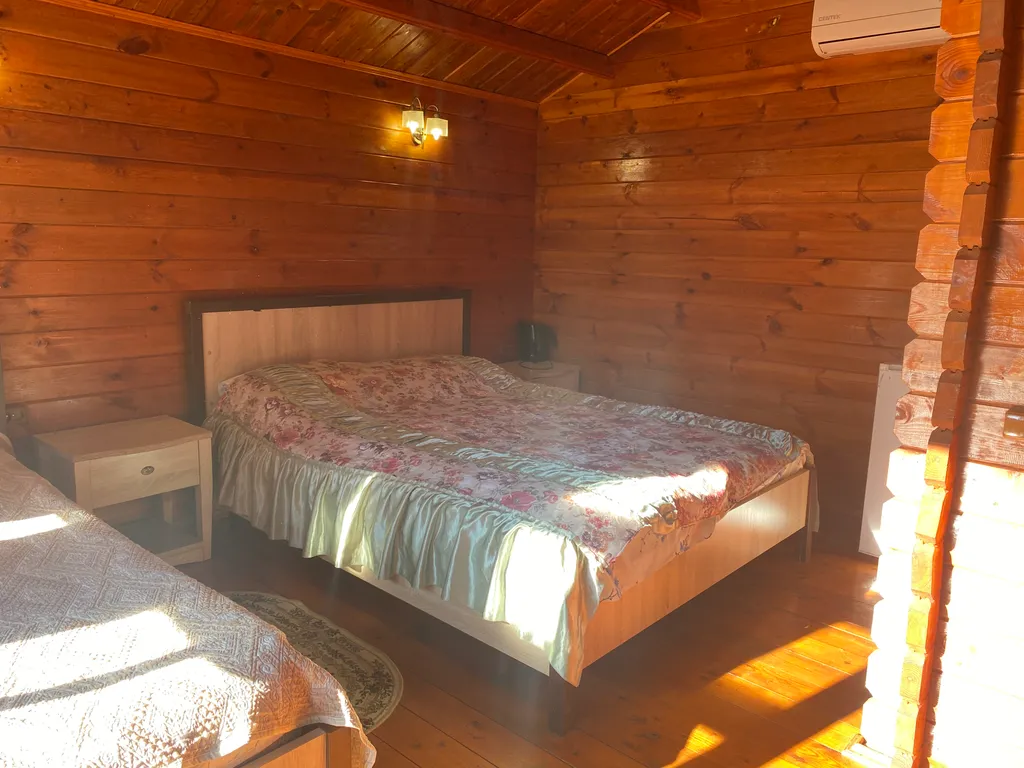 Коттедж у водопада