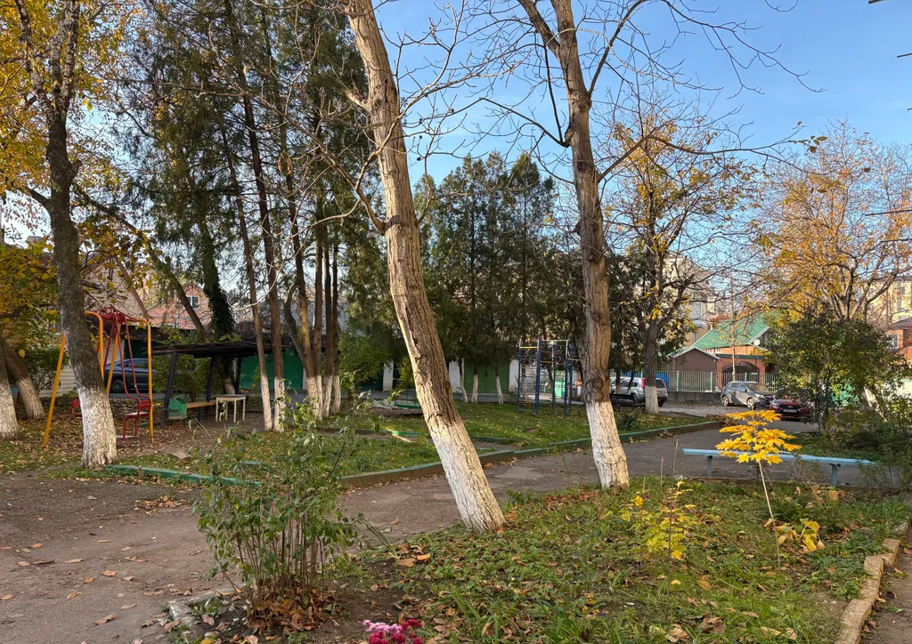 Стильная двухкомнатная квартира на проспекте Кирова со своей парковкой