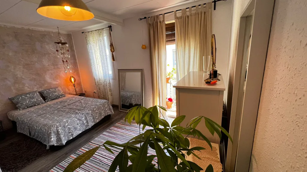 Квартира Комната в просторной квартире рядом с парком Монтжуик — аренда посуточно в Барселона