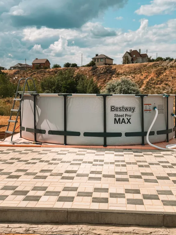 Охотничий домик у пруда