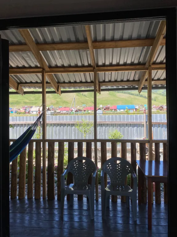 Гостевои дом. Удачный дворик. С видом на горы