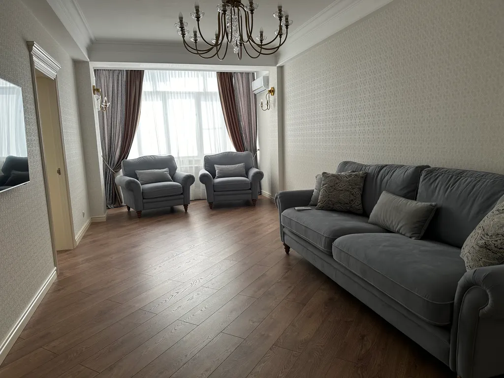 Трёхкомнатная квартира с дизайнерским ремонтом