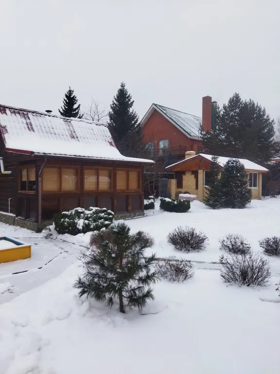 Небольшой уютный дом на спокойной улице