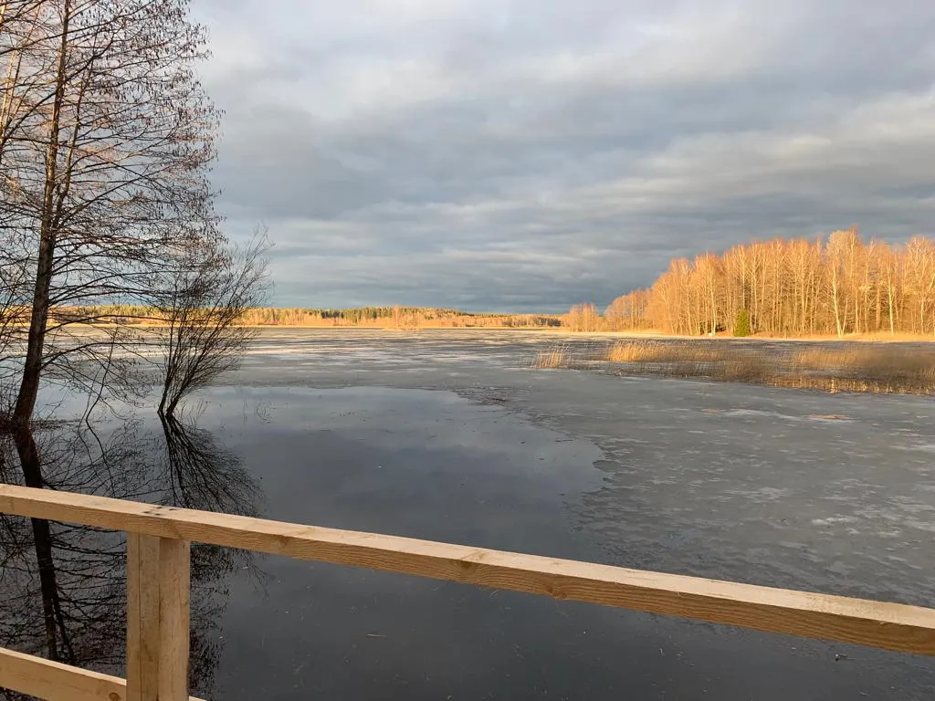 Чудесное место у озера с камином и русской баней