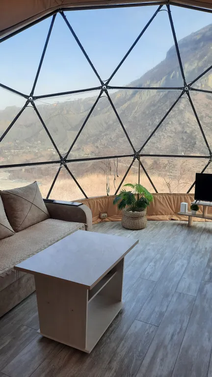 Геокупол с видом на горы