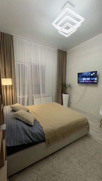 Студия с шикарным высоким потолком