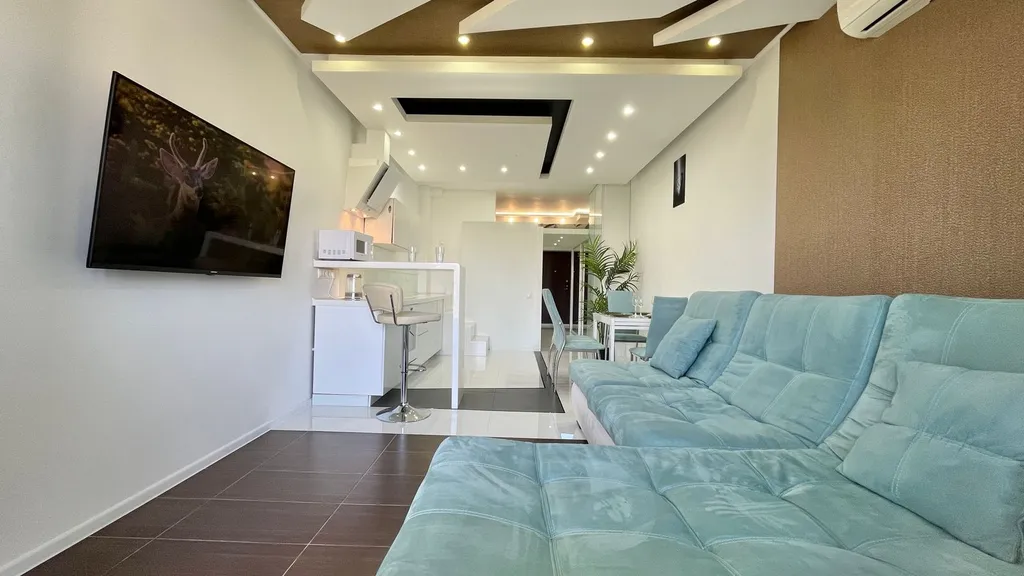 Апартамент с бассейном на крыше в центре Сочи