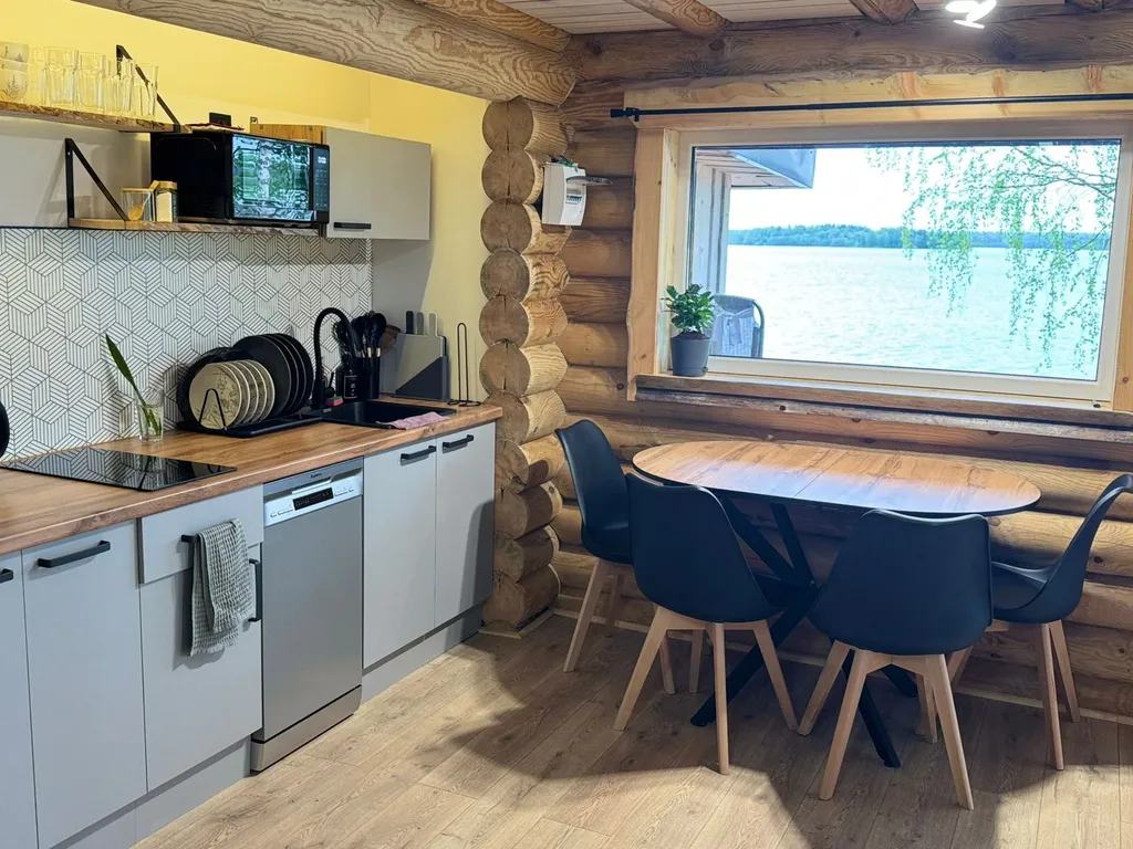 Дом на берегу озера Лососинное