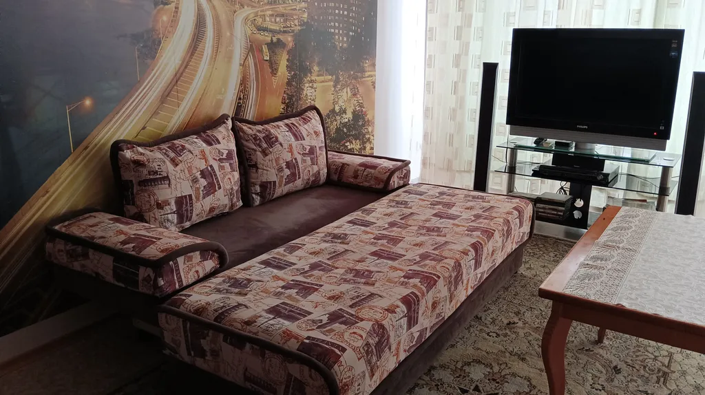 Просторная квартира в самом центре — аренда посуточно в Бердск