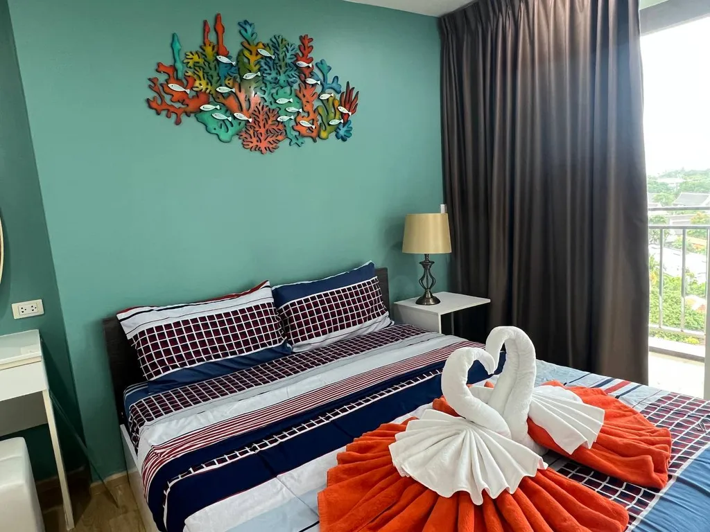 Студия после ремонта с потрясающим видом в центре Каты