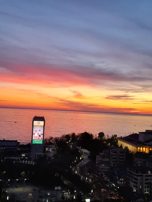 Большая двухуровневая квартира с шикарными видами на море и горы