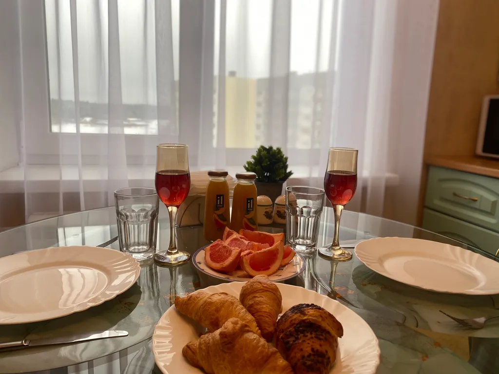 А из нашего окна, речка дивная видна