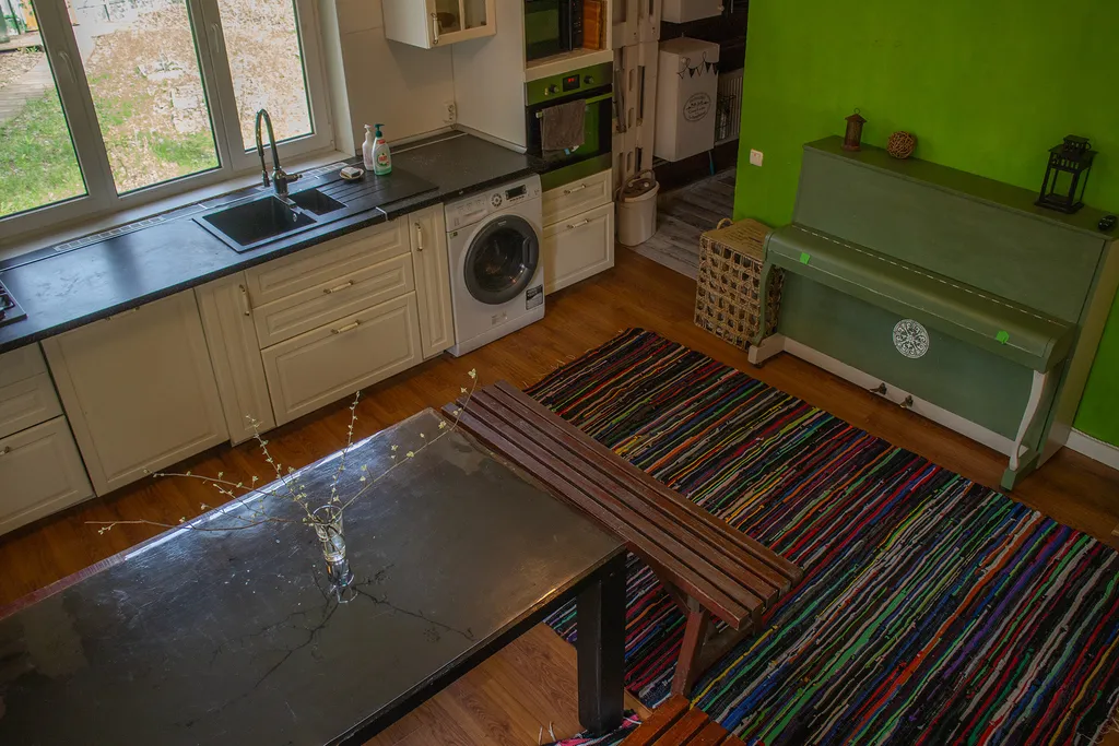 Дом в соснах