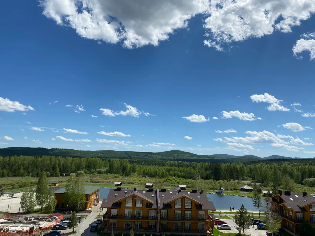 Уютные семейные апартаменты c видом на водоём и горы