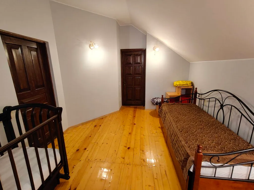 Частный дом с беседкой