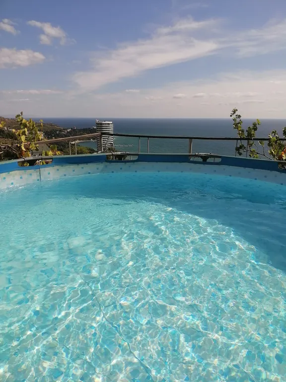 Дом с видом на море и горы