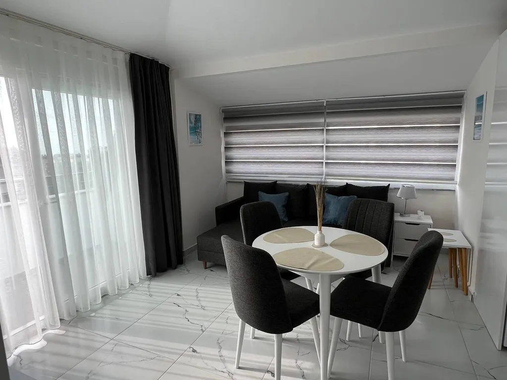 Стильные, комфортные апартаменты с видом на море Sky