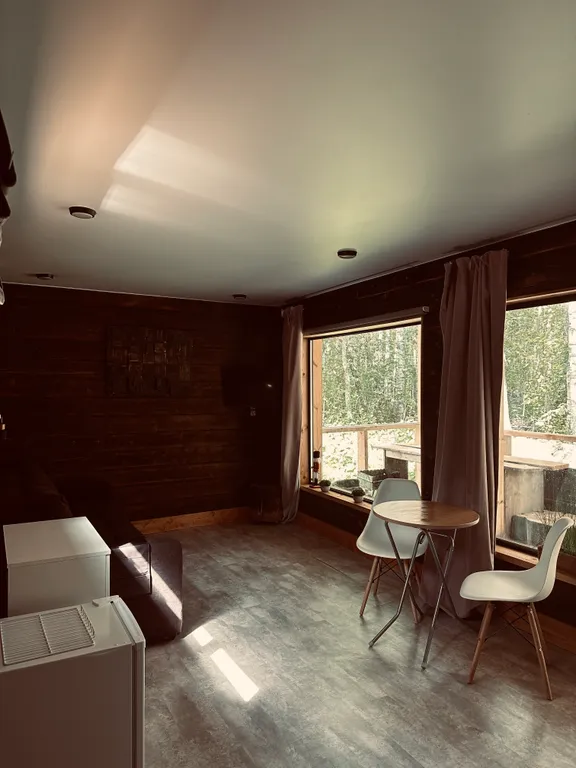 Гостевой дом с панорамными окнами с крытой террасой